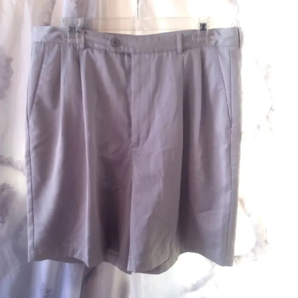 Haggar Generations shorts size 34 ( Bag K )